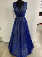 Vanhojentanssimekko nro. 18 - koot XL ja 3XL, väri tummansininen/glitter, hinta 299€